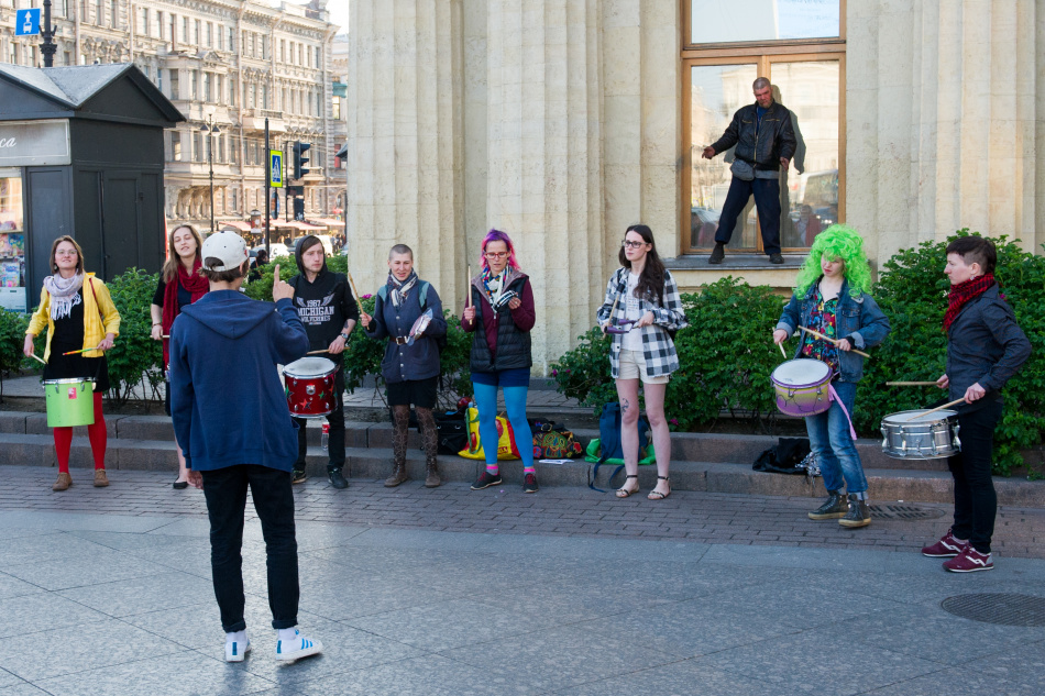 Петербургская уличная певица рассказала о трудностях и радостях жизни на стритах